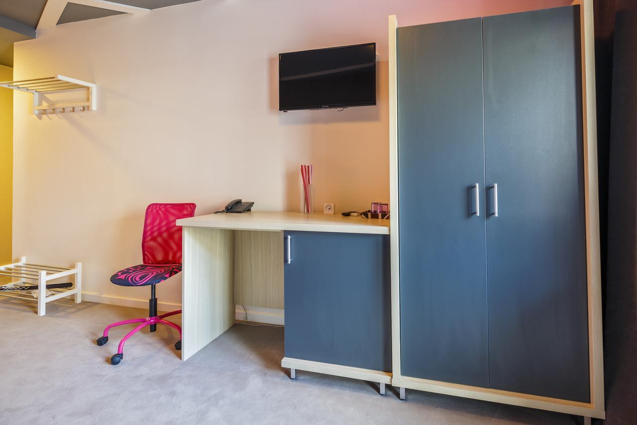 Net Hotel Питешти Экстерьер фото