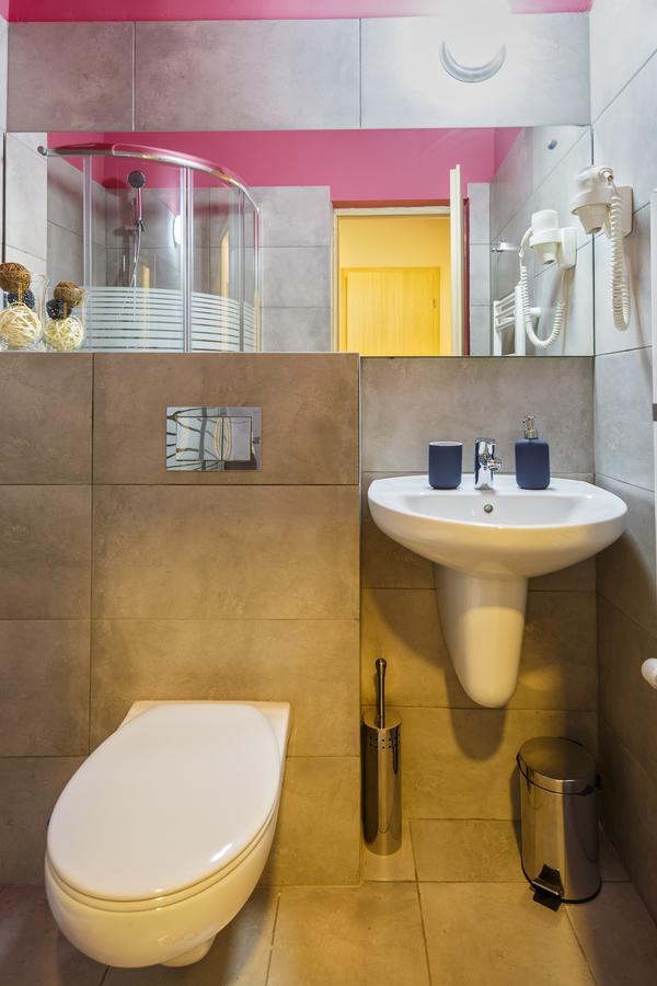 Net Hotel Питешти Экстерьер фото