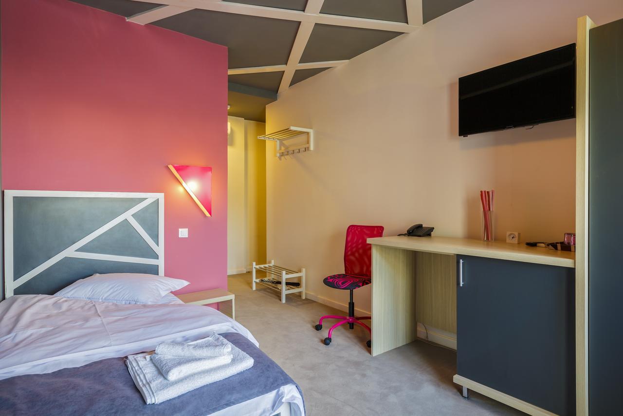 Net Hotel Питешти Экстерьер фото