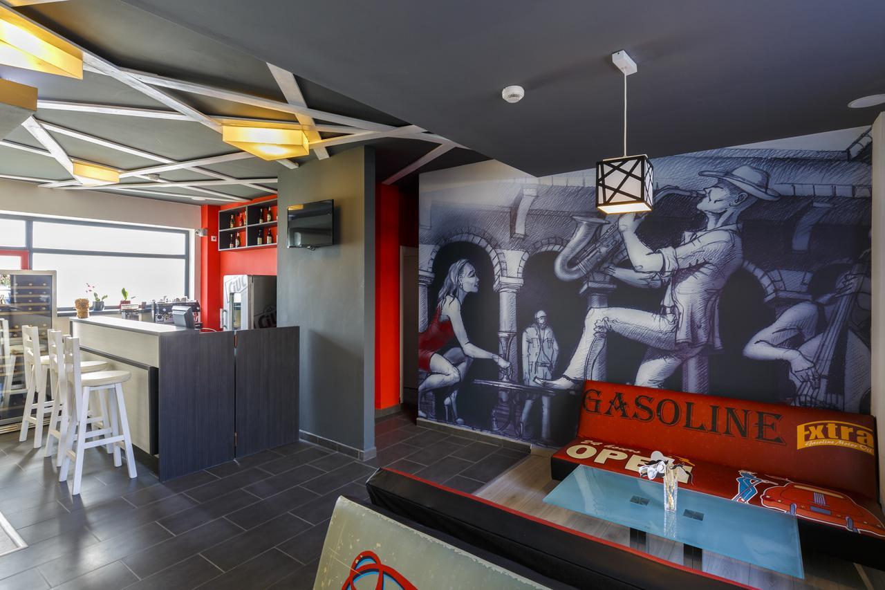 Net Hotel Питешти Экстерьер фото