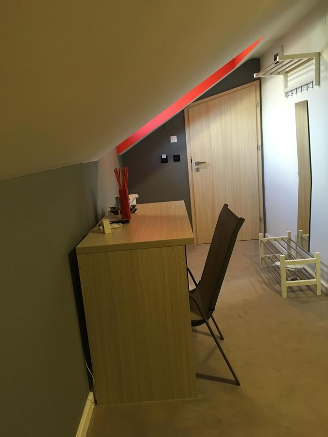Net Hotel Питешти Экстерьер фото